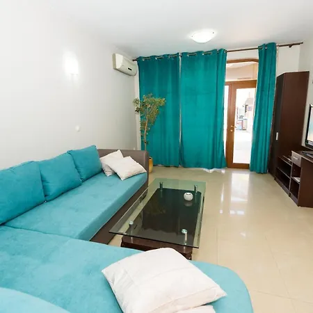 Garden Luxurios A9 Apartment